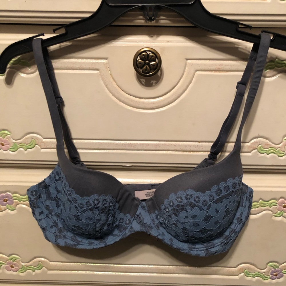 Victoria’s Secret blue lace bra